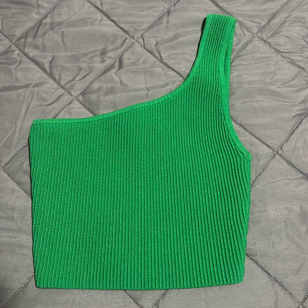 One shoulder top